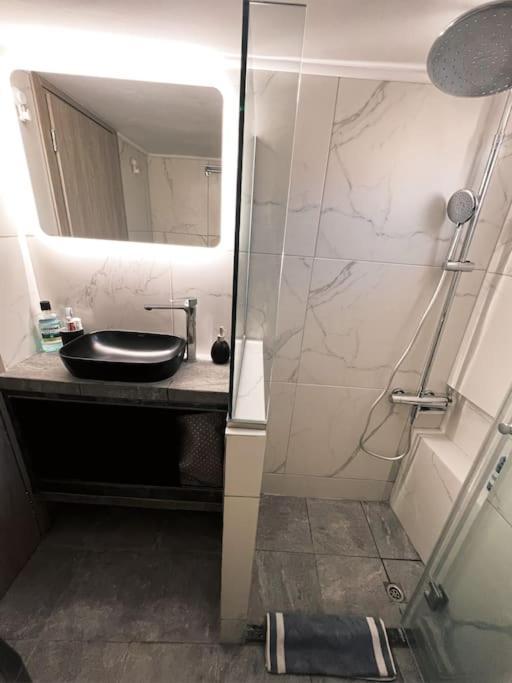 Minimal 3Br Apartment In Athén Kültér fotó